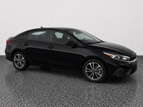 Used 2023 Kia Forte LXS FWD image 5