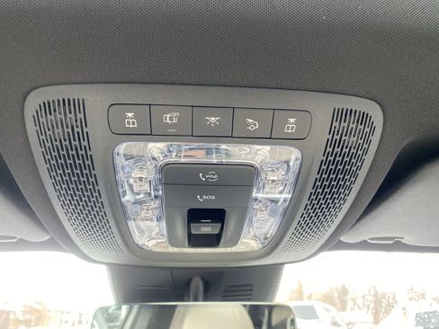 Used 2025 Mercedes-Benz GLB 250 4MATIC image 24