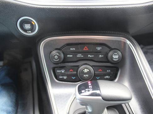 Used 2018 Dodge Challenger GT w/ Driver Convenience Group image 12