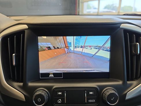 Used 2024 GMC Terrain SLT FWD image 25