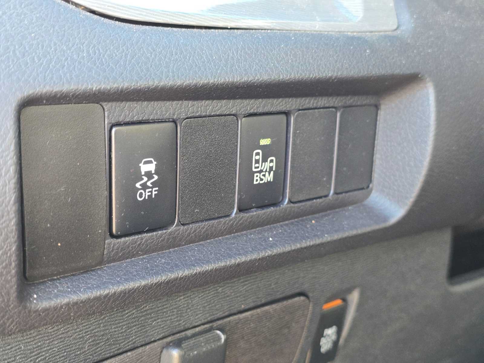 Used 2016 Toyota Sienna SE w/ SE Preferred Package FWD image 26