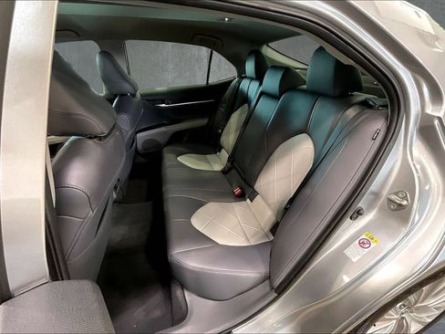Used 2019 Toyota Camry XLE FWD image 23