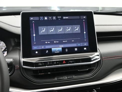 Used 2025 Jeep Compass Trailhawk w/ Trailer Tow Group image 19