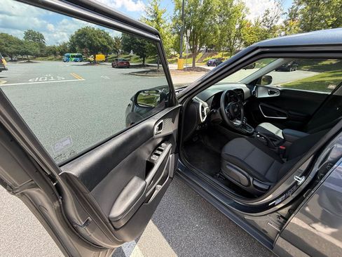 Used 2020 Kia Soul LX FWD image 9