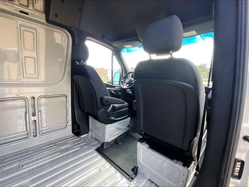 Used 2024 Mercedes-Benz Sprinter 2500 image 14