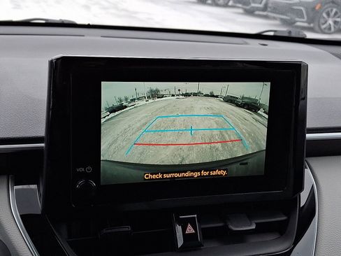 Used 2023 Toyota Corolla Cross LE image 17