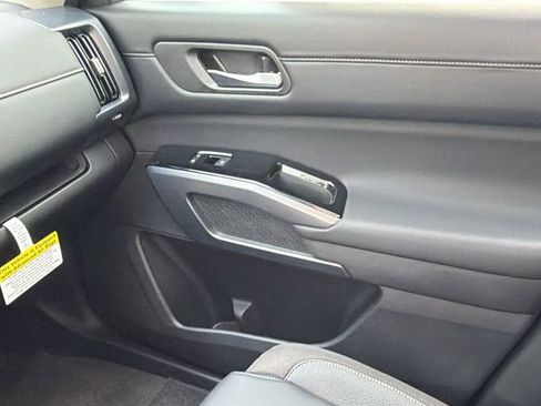 New 2026 Nissan Pathfinder SL w/ SL Premium Package (P04) FWD image 28