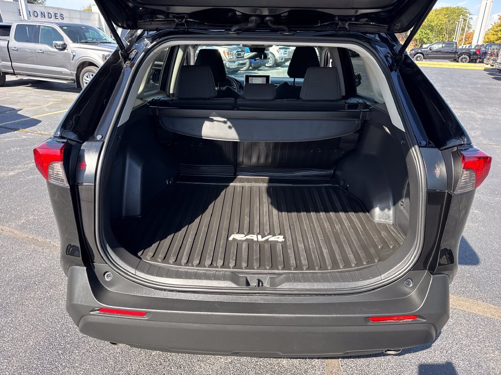 Used 2025 Toyota RAV4 LE AWD/4WD image 11