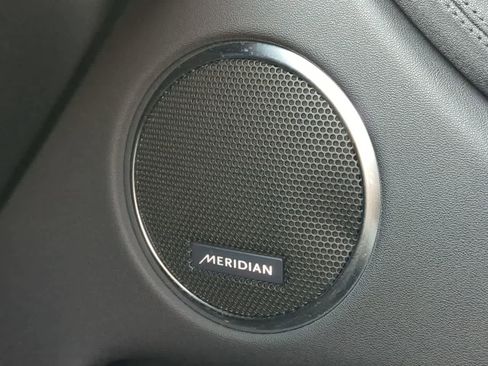 Used 2025 Land Rover Discovery Sport S image 33