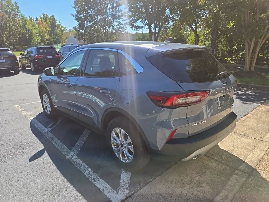 Used 2024 Ford Escape Active AWD/4WD image 2