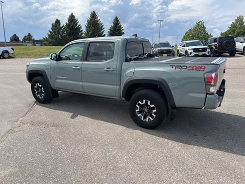 Used 2022 Toyota Tacoma TRD Off-Road w/ TRD Premium Off Road Package AWD/4WD image 7