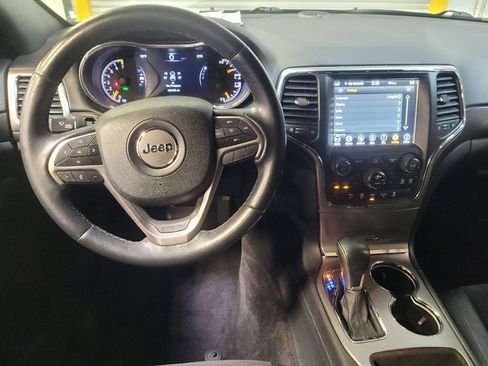 Used 2018 Jeep Grand Cherokee Altitude RWD image 22
