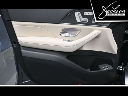 Used 2025 Mercedes-Benz GLS 450 4MATIC image 19