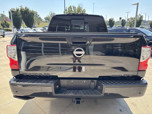 Used 2023 Nissan Titan SV w/ SV Convenience Package RWD image 8