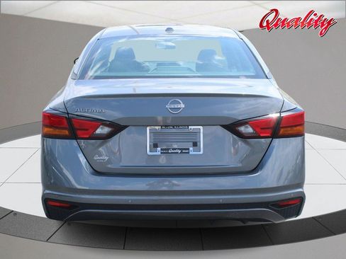 Used 2025 Nissan Altima 2.5 SV FWD image 4