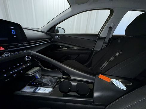 Used 2024 Hyundai Elantra SEL w/ Convenience Package image 7