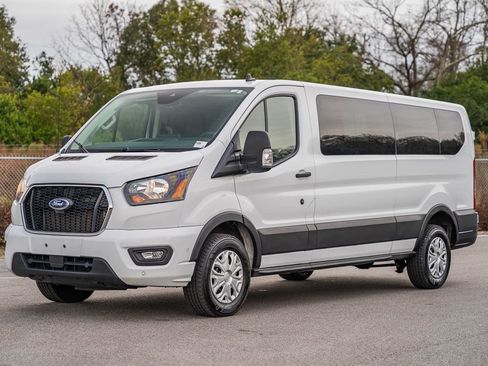 Used 2023 Ford Transit 350 XLT image 3