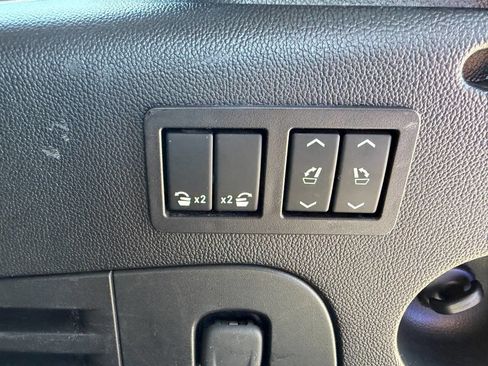 Used 2017 Cadillac Escalade ESV Premium Luxury image 48