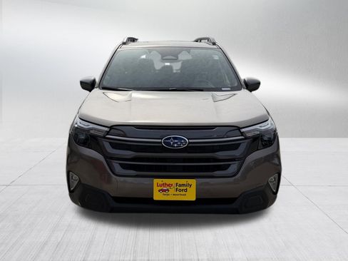 Used 2025 Subaru Forester Premium w/ Convenience Package #1 AWD/4WD image 2