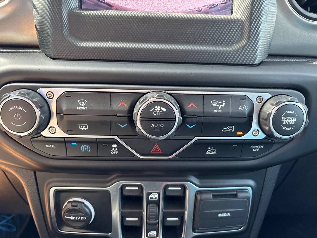 Used 2023 Jeep Wrangler Unlimited AWD/4WD image 41