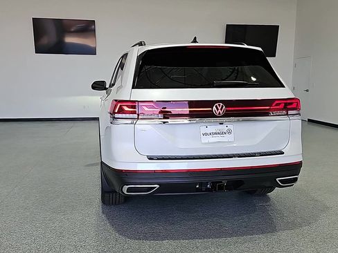 New 2026 Volkswagen Atlas SE FWD image 8