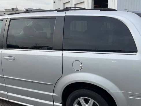 Used 2010 Chrysler Town & Country Touring w/ Trailer Tow Group image 6