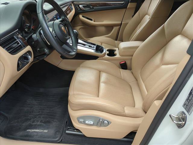 Used 2023 Porsche Macan AWD/4WD image 16