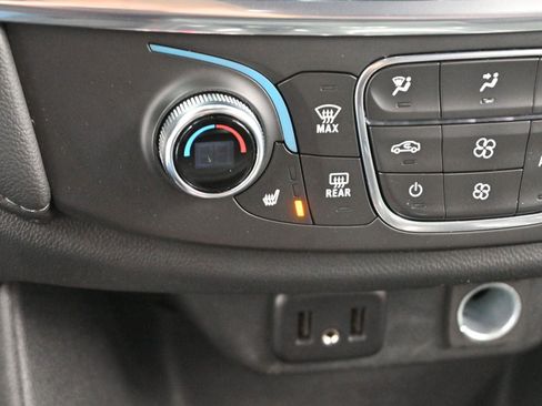 Used 2022 Chevrolet Traverse LT image 24