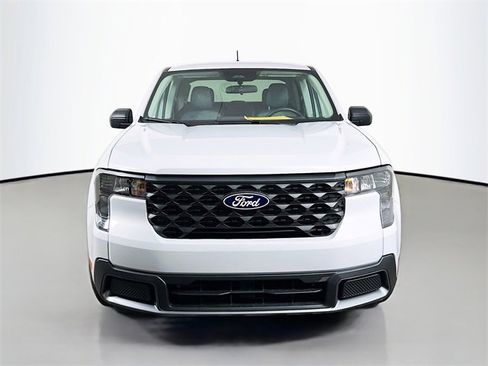 Used 2025 Ford Maverick XLT image 2