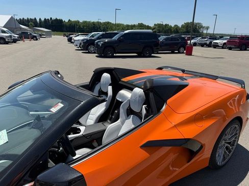 Used 2023 Chevrolet Corvette Stingray Preferred Conv w/ Z51 Performance Package RWD image 10