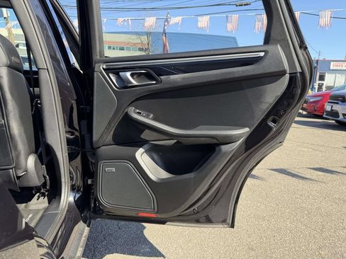 Used 2022 Porsche Macan S AWD/4WD image 17