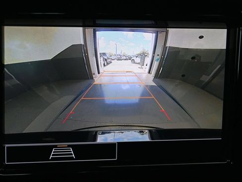 Used 2022 Chevrolet Traverse LT FWD image 11