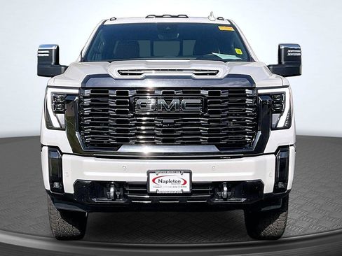Used 2024 GMC Sierra 2500 Denali Ultimate AWD/4WD image 3