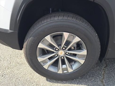 New 2027 Chevrolet Equinox LT FWD image 32