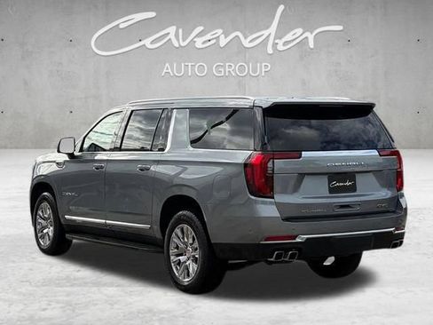 Used 2025 GMC Yukon XL Denali AWD/4WD image 14