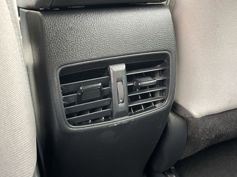 Used 2024 Toyota Corolla Cross L image 23