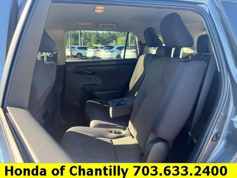 Used 2023 Toyota Highlander LE AWD/4WD image 22