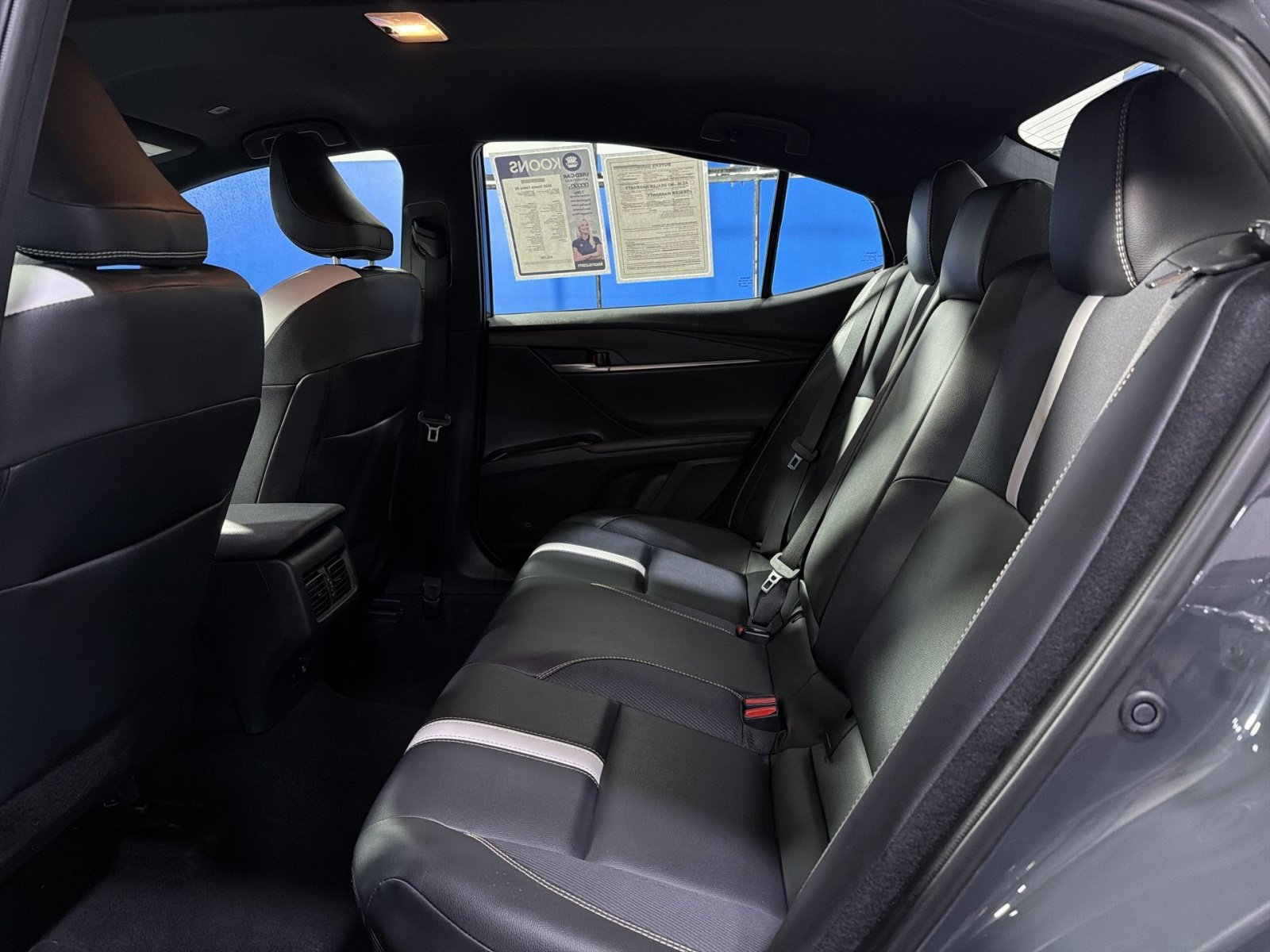 Used 2025 Toyota Camry SE FWD image 27