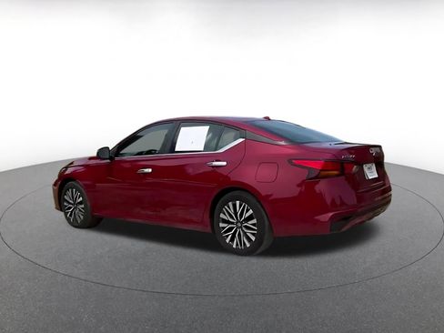 Used 2025 Nissan Altima 2.5 SV FWD image 10