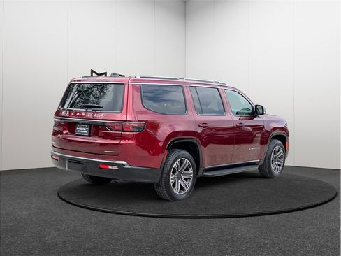 Used 2024 Jeep Wagoneer Series II w/ Flexible Seating Group image 9