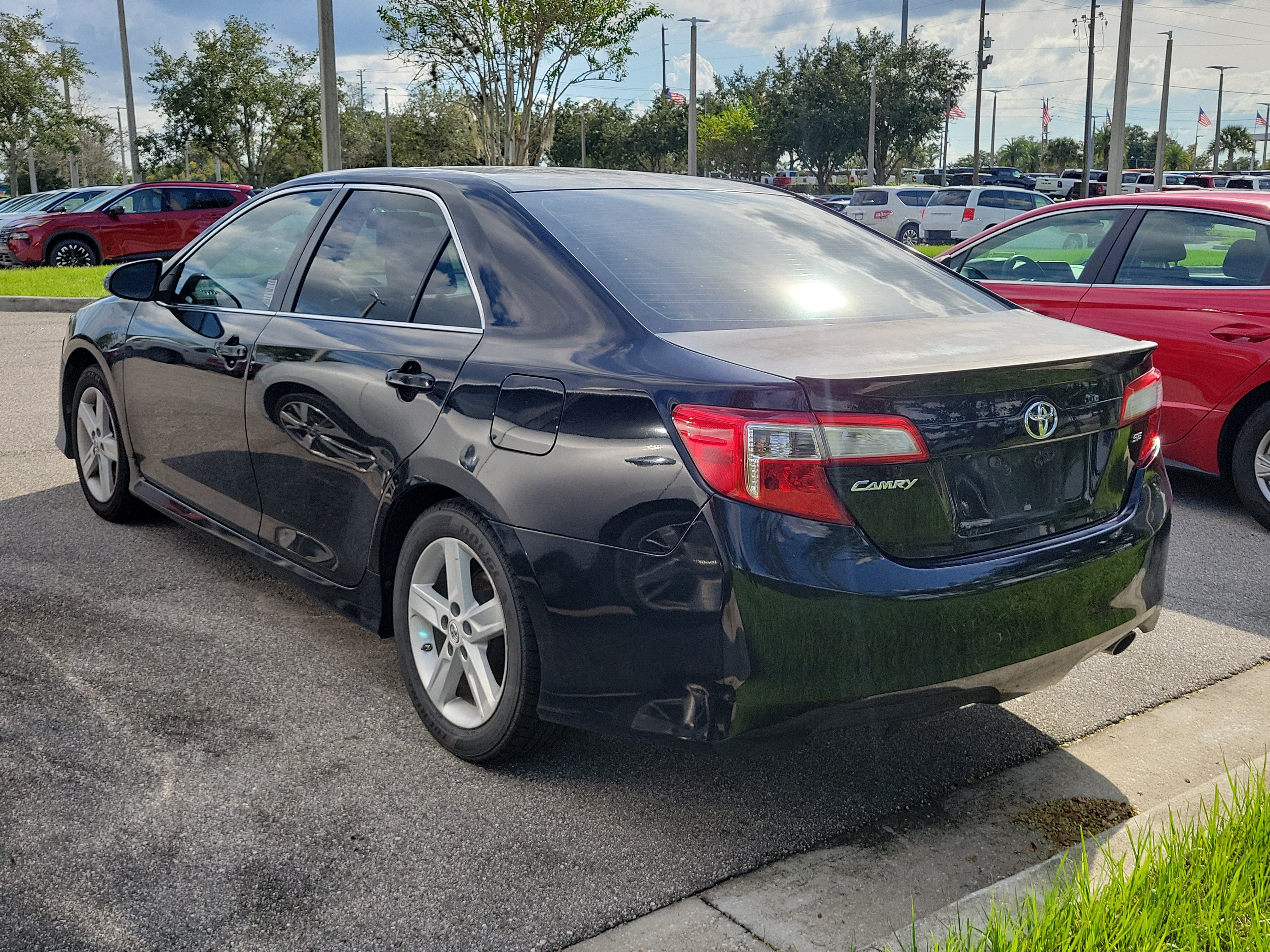 Used 2014 Toyota Camry SE FWD image 4