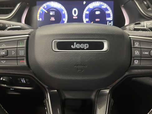 Used 2021 Jeep Grand Cherokee L Laredo w/ Luxury Tech Group I AWD/4WD image 15