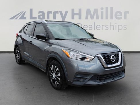 Used 2019 Nissan Kicks S FWD image 7