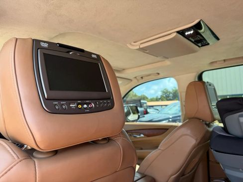 Used 2015 Cadillac Escalade ESV Platinum AWD/4WD image 12