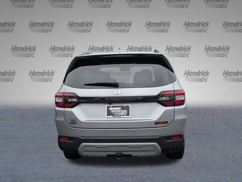 Used 2025 Honda Pilot TrailSport image 6
