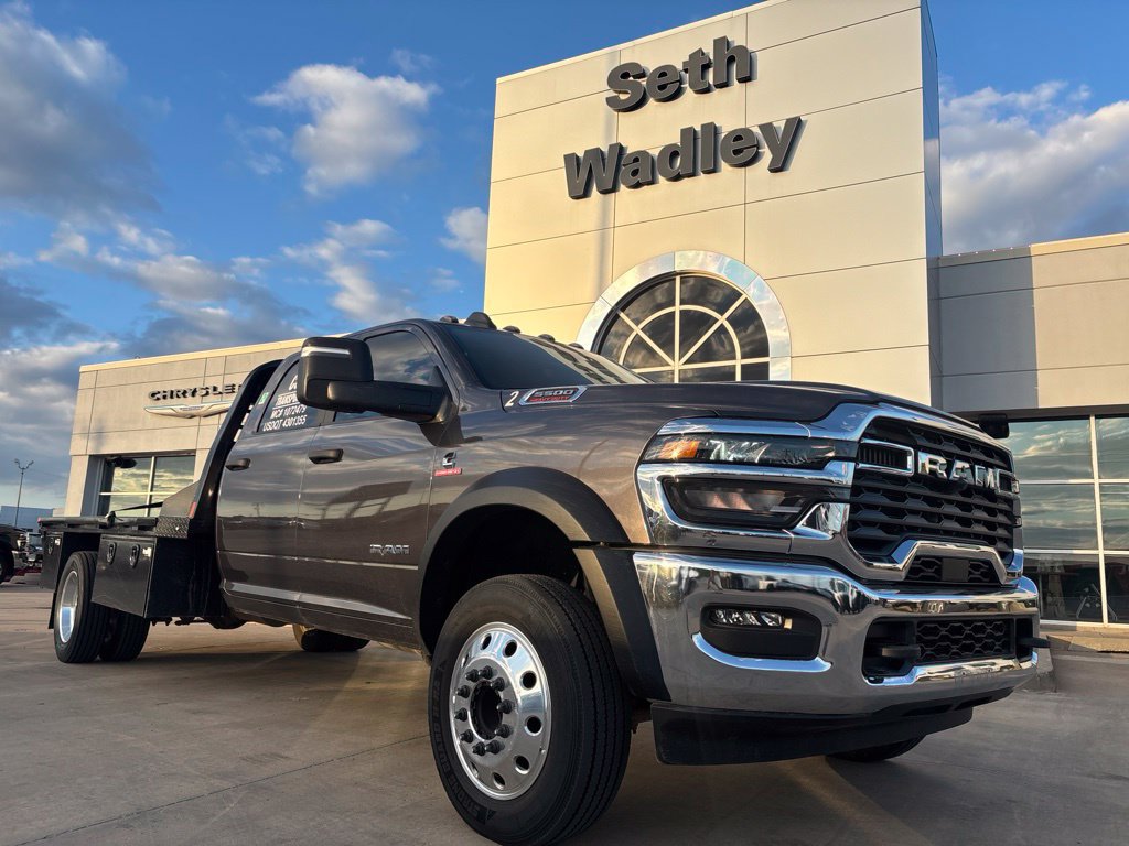 Used 2026 RAM 5500 4x4 Crew Cab image 1