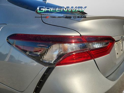 Used 2022 Toyota Camry SE image 6