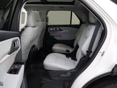 Certified 2025 Ford Explorer Platinum w/ Ultimate Package AWD/4WD image 27