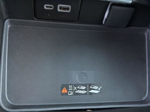 Used 2023 Chevrolet Suburban Premier image 13