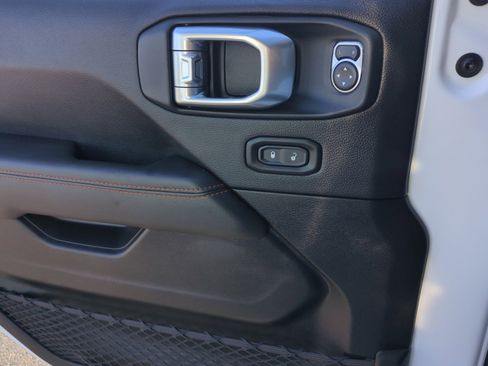 Used 2023 Jeep Gladiator Mojave w/ Cold Weather Group image 13